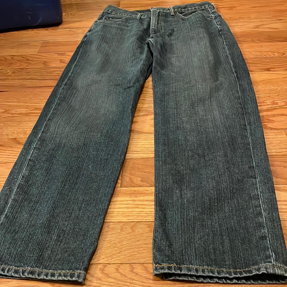 Men's Levi's dark wash jeans  550 size 33x32
